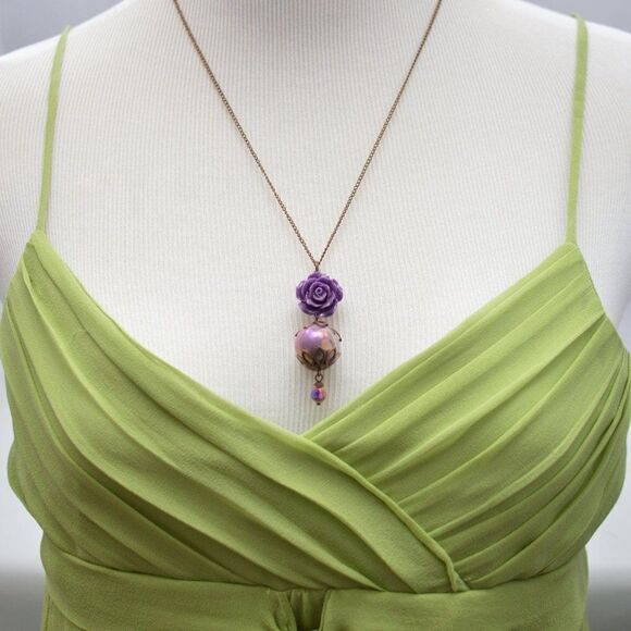 Purple Rose Necklace with Metallic Lavender Porcel - Picture 3 of 3